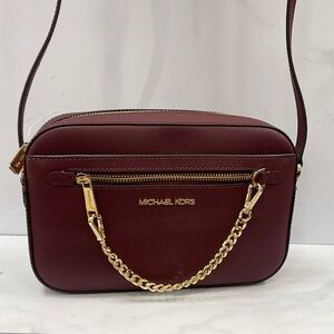 Michael Kors Jet Set Item Large East West Zip Chain Crossbody 
Bordeaux